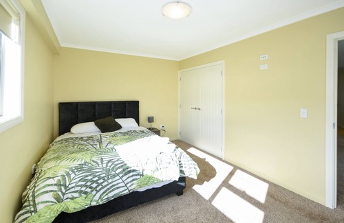 Dunedin Apartment | Shiel Hill Paradise with Amazing View