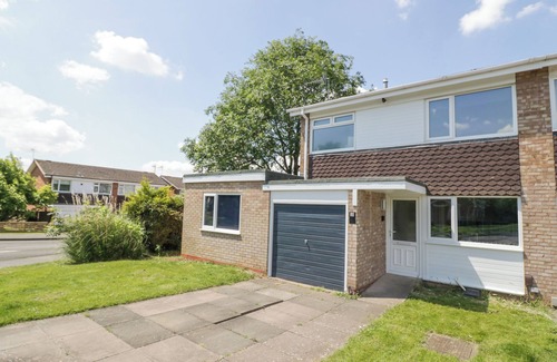 Frampton on Severn House | SHIRLEYS, family friendly, with a garden in Stratford-Upon-Avon