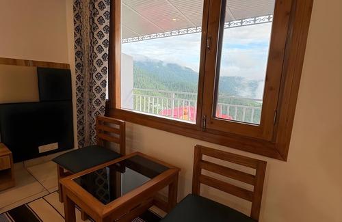 Shimla House | Shivam Homestay 3BR with Orchard view by Homeyhuts