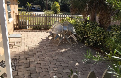 Laurel Villa | SHORE ACRES- Less than a mile to Nokomis Beach