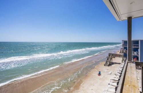 Sneads Ferry Condo | Shore Beats Work - Oceanfront New Balcony 3rd Flr