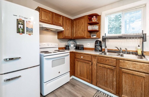 Kodiak Apartment | SHORELINE #5- SHORELINE- Beach Access, Ocean Views, Private