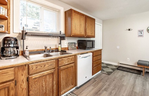Kodiak Apartment | SHORELINE #5- SHORELINE- Beach Access, Ocean Views, Private