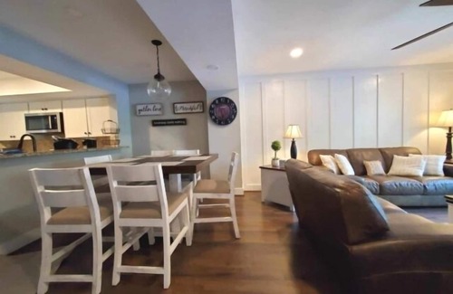 North Shore House | Shorely Heaven: WiFi, Disney+, Amazon Prime, YouTubeTV, (2) Kayaks Wide Water Lake Views
