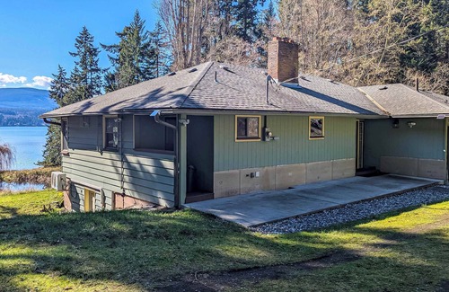 Sequim House | Shores A Tranquil Private Haven Right on the Beach