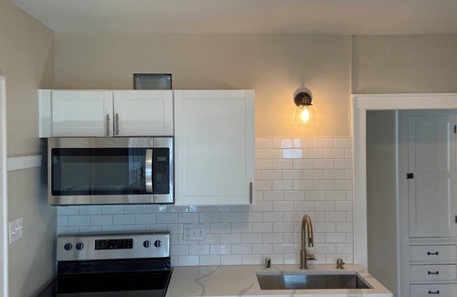 Shorewood House | Shorewood's Sunny Craftsman - 2-Bedroom Gem in Amazing Shorewood!