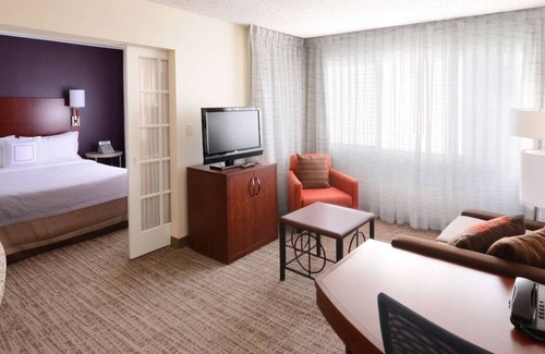 North Dallas Apartment | Short Drive to Dallas Love Field Airport and The Galleria Dallas! FREE Parking!