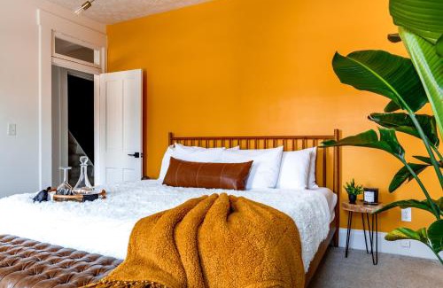 Victorian Village House | Short North Convention King Bed Free Parking!