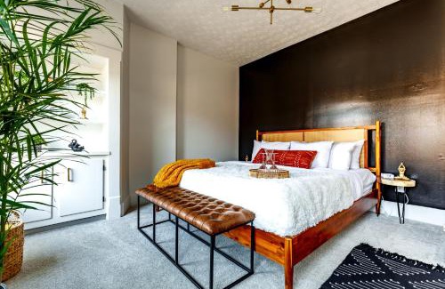 Victorian Village House | Short North Convention King Bed Free Parking!