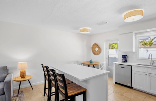 Anna Maria House | Short stays available! 5-7 Minute Walk to the Gulf Beaches!