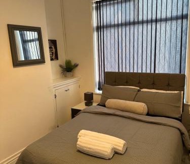Rusholme Apartment | Short Stayzzz