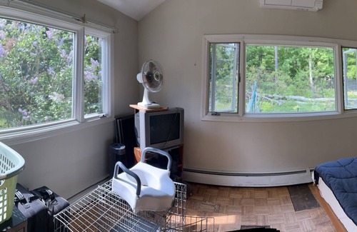 Lincoln House | Short term, pet friendly solar home in a quiet Lincoln neighborhood