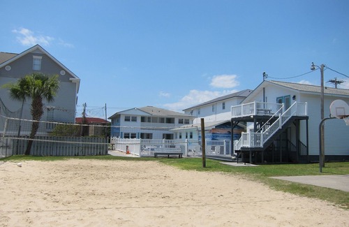 Ocean Drive Cottage | Short walk to Beach, Private poolside cottage-5- 1 Bed/1 Bath near Main St