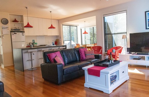 Torquay House | Short walk to surf, shops and all the best things Torquay has to offer