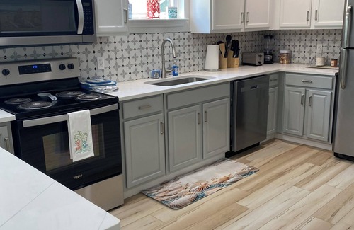 Port St. Joe Condo | Short Walk to beautiful St Joe Bay and Historic downtown Port St Joe.