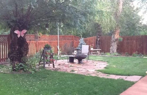 West Colorado Springs Apartment | Short walk to Garden of the Gods trailhead, Low cleaning fee, Hot tub