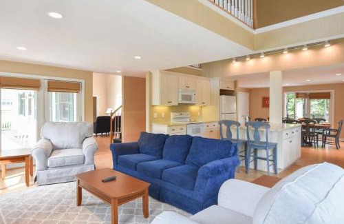 West Yarmouth House | Short Walk to Private Beach