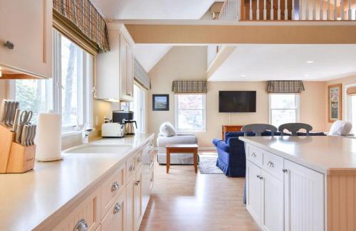 West Yarmouth House | Short Walk to Private Beach