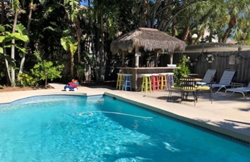 Siesta Key Village Apartment | SHORT WALK TO VILLAGE, BEACH - HEATED POOL - LUSH LANDSCAPING.nTWO UNITS.