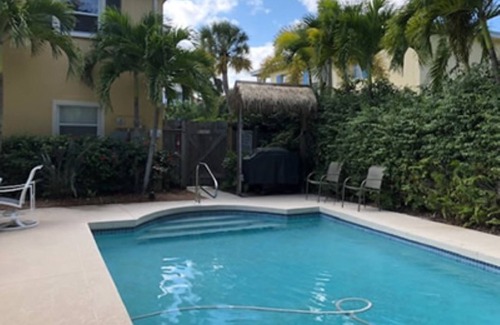 Siesta Key Village House | SHORT WALK TO VILLAGE, BEACH - HEATED POOL - LUSH LANDSCAPINGn2 SEPARATE UNITS.