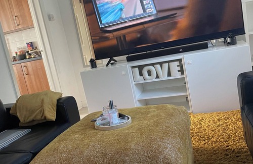 Townhill House | Shot let and comfortable
