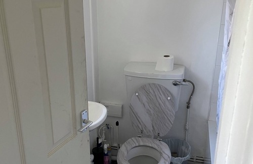 Townhill House | Shot let and comfortable