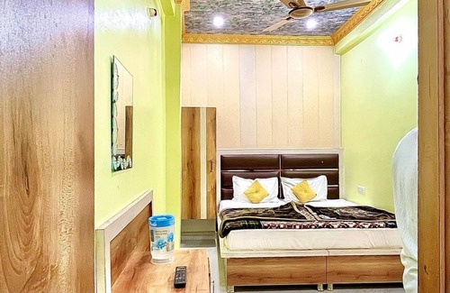 Orchha Hotel | shree Ghanshyam palace