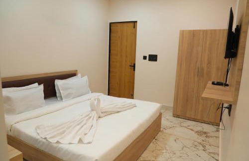 Dwarka Hotel | Shree Mahalaxmi Palace