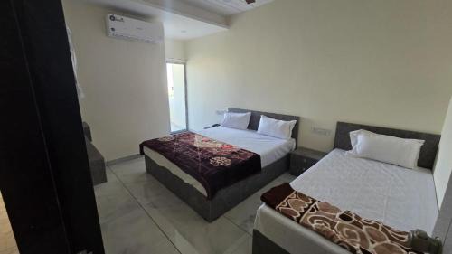 Dwarka House | Shree Mahesh Bhavan