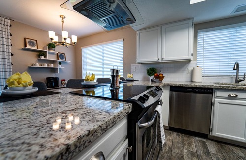 Chandler House | Shuffleboard! Heated Pool! Live w/2 Kings Cool!
