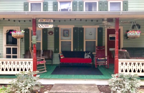 Lakeside Cottage | "ShuffleInn" - Adorable Historic Lakeside Cottage In Great Location
