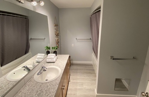 Blind Bay House | Shuswap Lakehouse 3Bd 2Bth Semi-Lakefront w/ Dock & Buoy Sleeps 9 KingBd