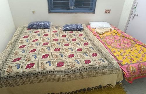 Sabarmati House | Siddhi chakra - Only Family Rooms on Monthly Basis rooms in Home Apartment