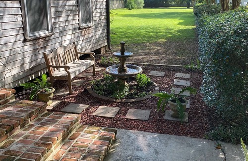 Breaux Bridge Apartment | Side House on the Bayou