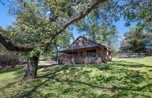 Oakhurst House | Sierra Base Camp