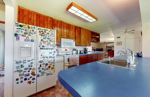 Yolo County House | Sierras-view home with pool, grill, wood-burning fireplace, and AC - dogs ok