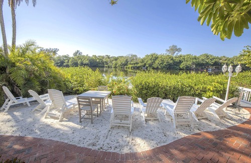 Siesta Key Apartment | Siesta Key Bungalow Tortuga- Waterview, Queen unit, Pool Private Patio!