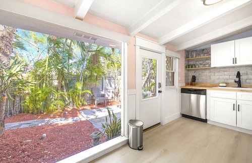 Siesta Key House | Siesta Zen – 2BR Steps to Siesta Key Beach & Village