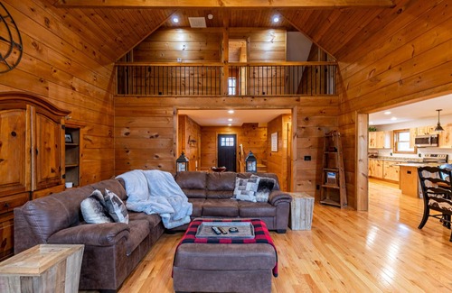 Banner Elk House | Signature Ridge Lodge - Beautiful cabin between Banner Elk and Valle Crucis Game room downstairs!