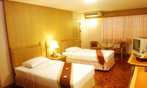 Bang Rak Hotel | Silom Village Inn