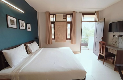 Janakpuri Hotel | Silver Arrow Guest House