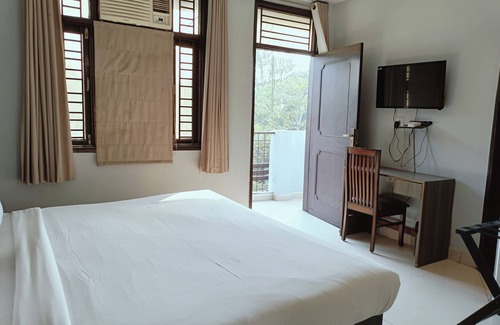 Janakpuri Hotel | Silver Arrow Guest House