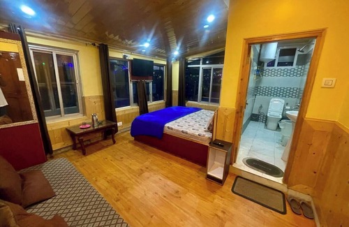 Shimla Bed & Breakfast | Silver Cedar BnB Sharma Niwas Near Mall Road