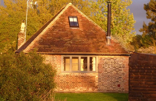 Maidstone Cottage | Silver Cottage, Hunton. Beautiful, secluded cottage. Idyllic Location. Parking