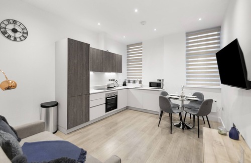 Golders Green Apartment | Silver Mansion