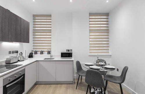 Golders Green Apartment | Silver Mansion