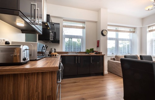 Southampton Apartment | Silver Moon Silver Service Apartments free parking