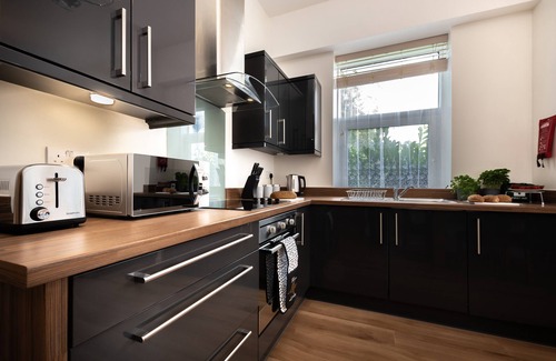 Southampton Apartment | Silver Moon Silver Service Apartments free parking