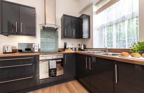 Southampton Apartment | Silver Moon Silver Service Apartments free parking