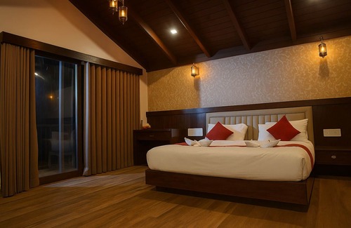 Vayittiri Hotel | SILVER OAK RESORT WAYANAD